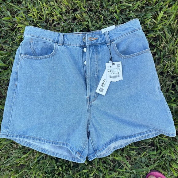 Zara Light Blue Denim Women's Mom Shorts Size 12 - Picture 4 of 4